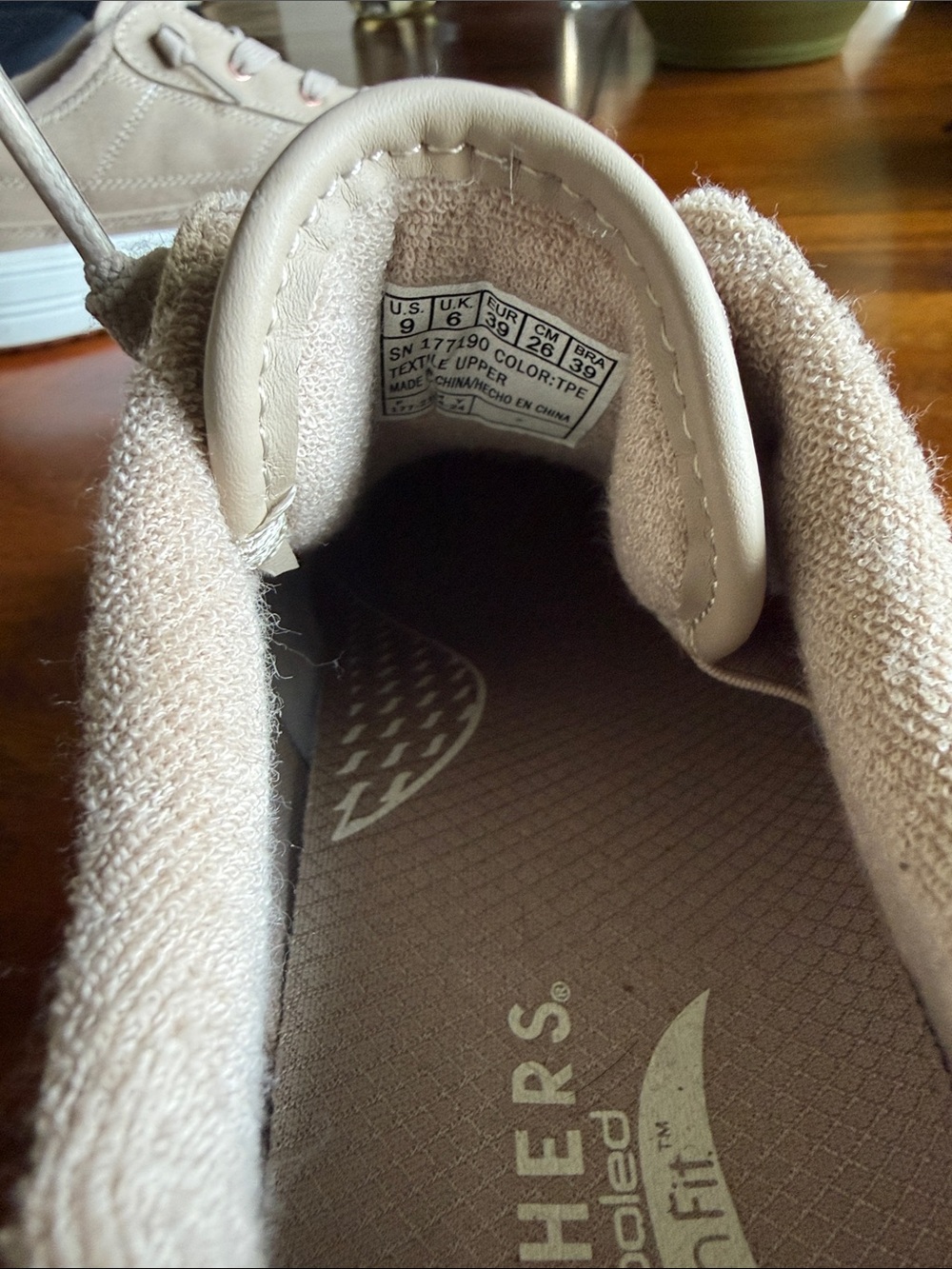 Sketchers Air Cooled Arch Fit Sz 9 - Picture 2 of 5